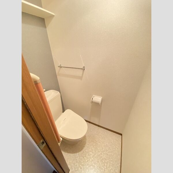 トイレ (トイレ)