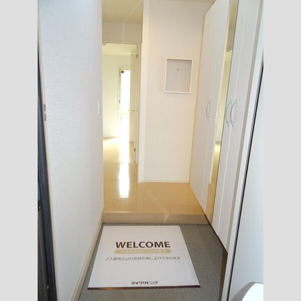 玄関 (シューズボックス付玄関)