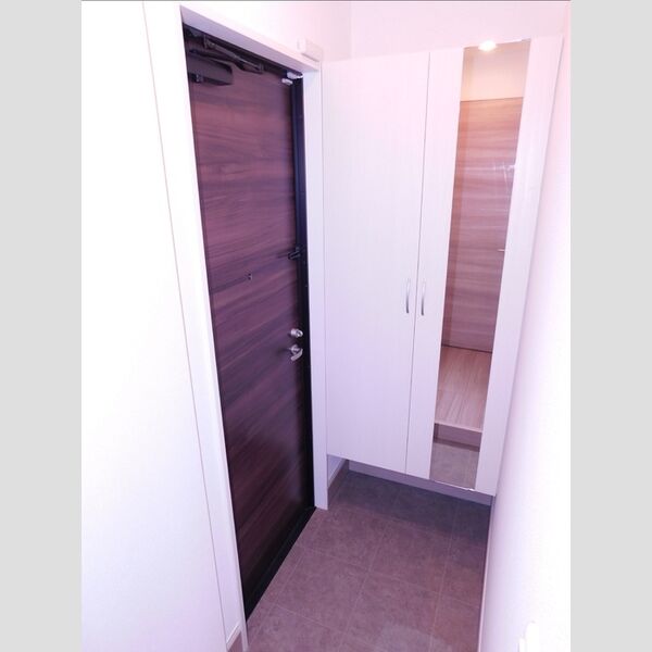 玄関 (シューズボックス付玄関)