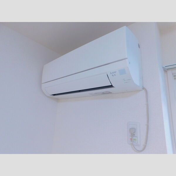 その他設備 (備え付けエアコン)