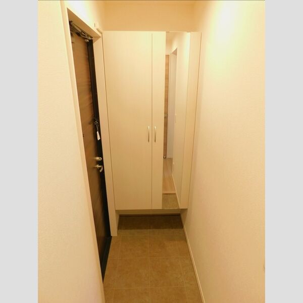 玄関 (シューズボックス付玄関)