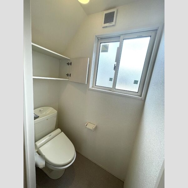 トイレ (トイレ)