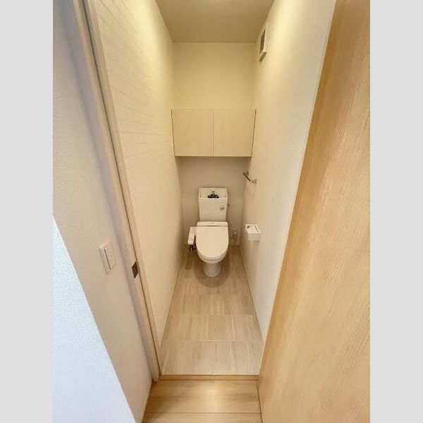 トイレ (トイレ)