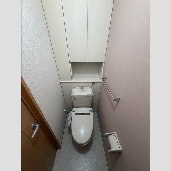 トイレ (トイレ)