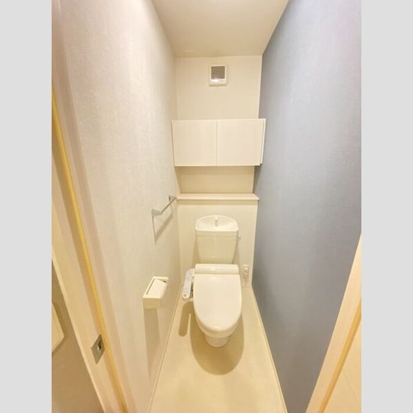 トイレ (トイレ)