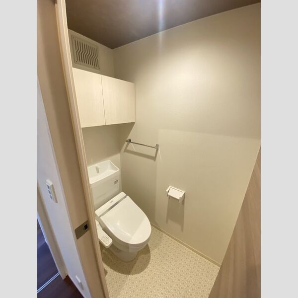 トイレ (トイレ)