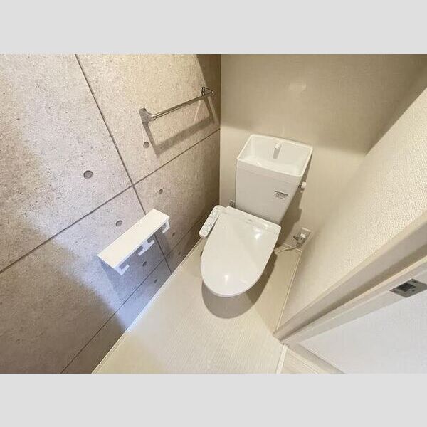 トイレ (トイレ)