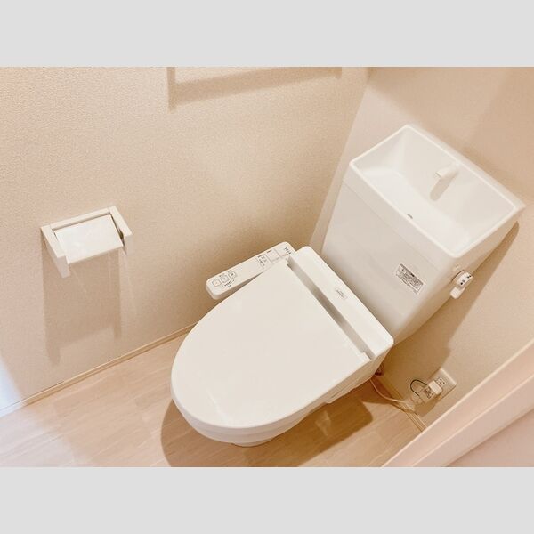 トイレ (トイレ)