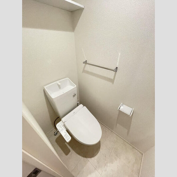 トイレ (トイレ)