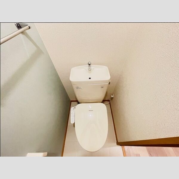 トイレ (トイレ)