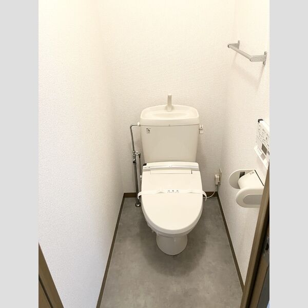 トイレ (温水洗浄暖房便座)