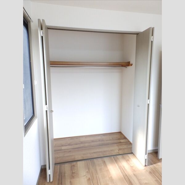 収納 (南洋室クローゼット)