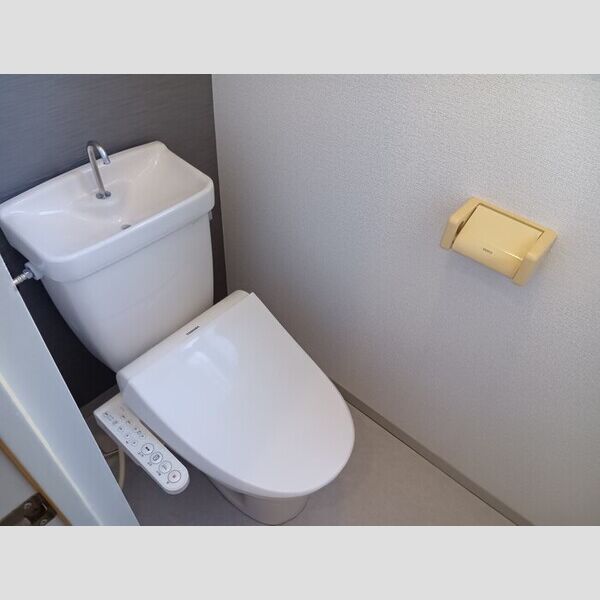 トイレ (トイレ)