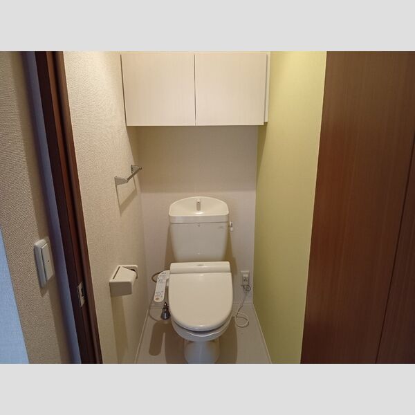 トイレ (トイレ)