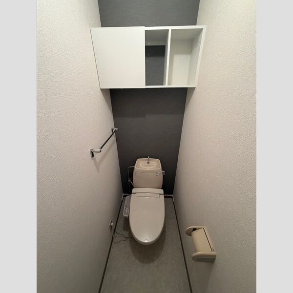トイレ (トイレ)