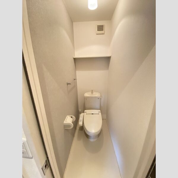 トイレ (トイレ)
