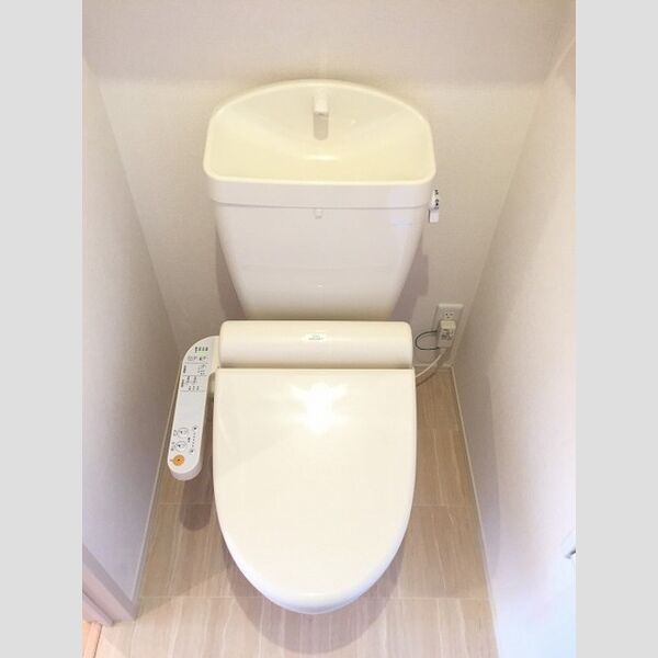 トイレ (温水洗浄暖房便座付トイレ)