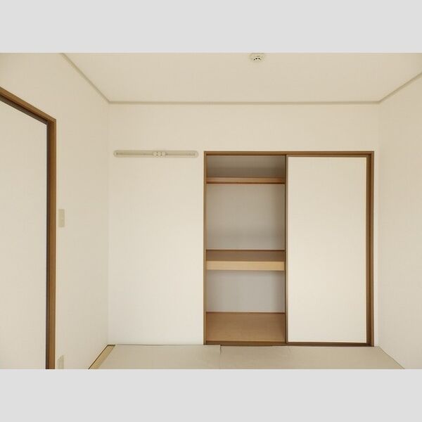 収納 (南和室収納)