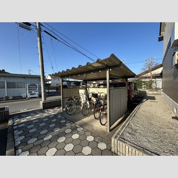 現地周辺 (駐輪場)