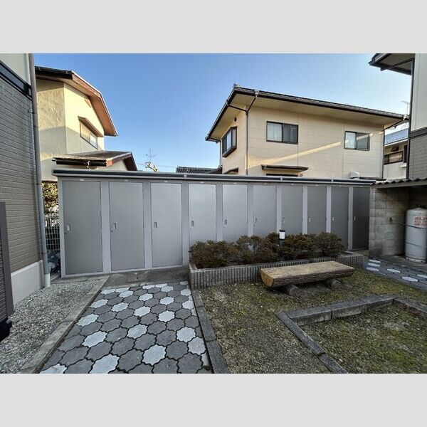 現地周辺 (物置)