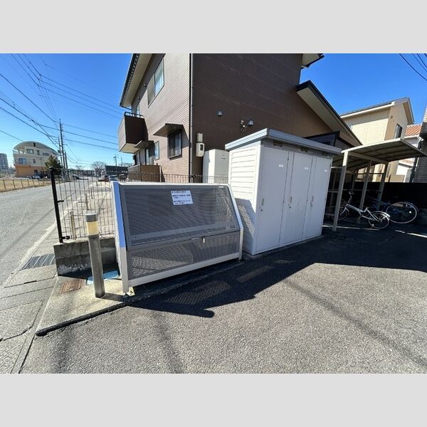 現地周辺 (ゴミ庫・物置)