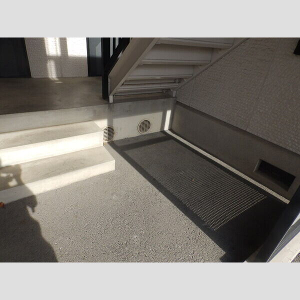 エントランス (建物入口)