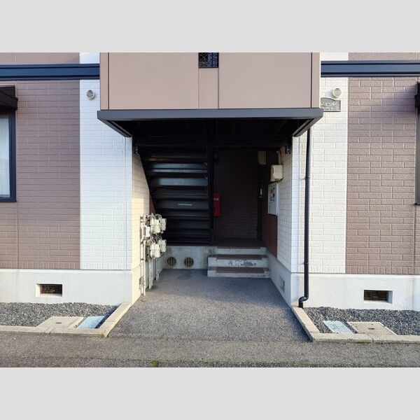 エントランス (共用入口)