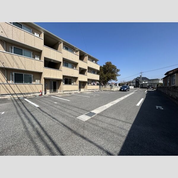 駐車場 (建物南側駐車場)