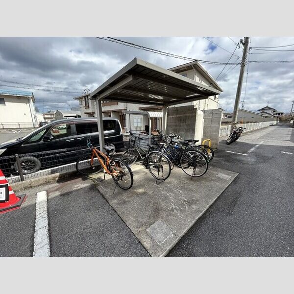 現地周辺 (駐輪場)