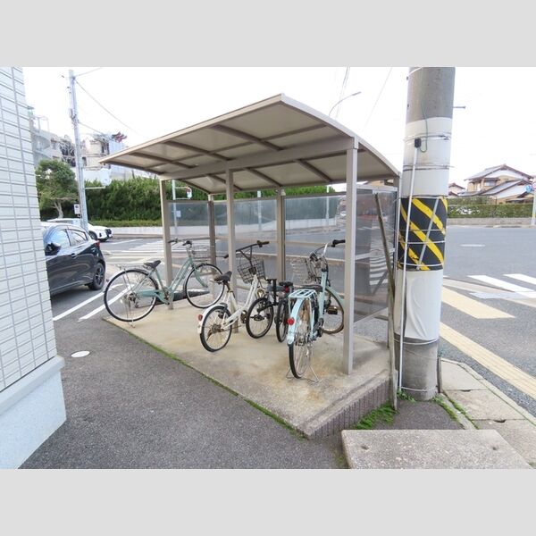 現地周辺 (駐輪場)