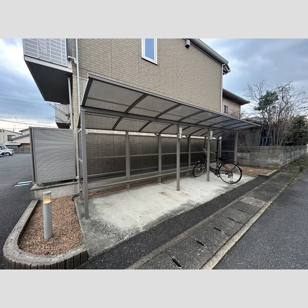 現地周辺 (駐輪場)