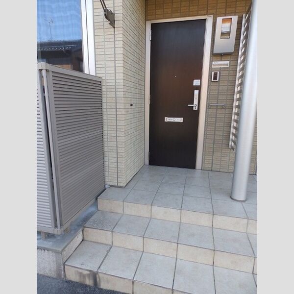 エントランス (玄関前)