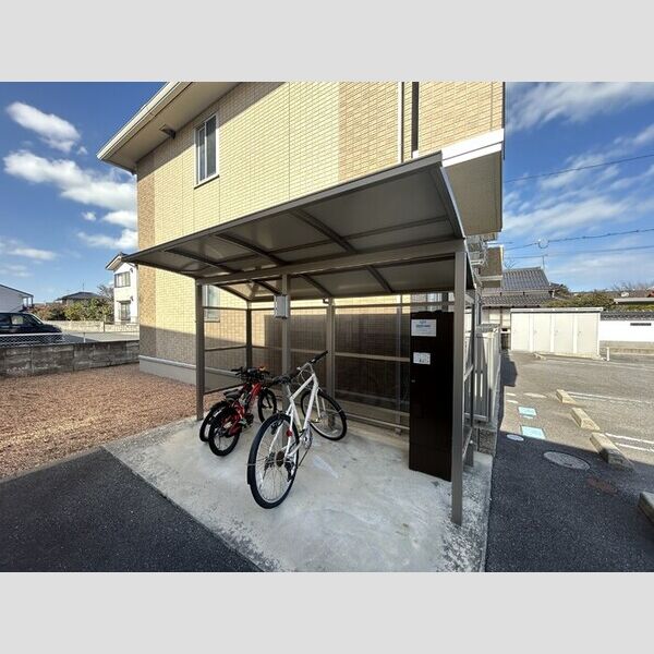 現地周辺 (駐輪場)