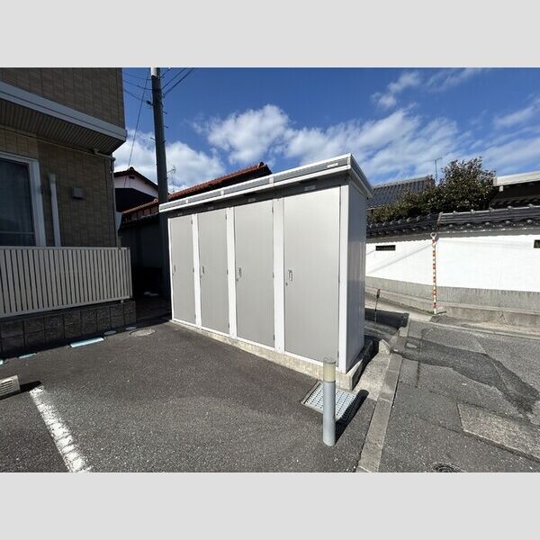 エントランス (物置)