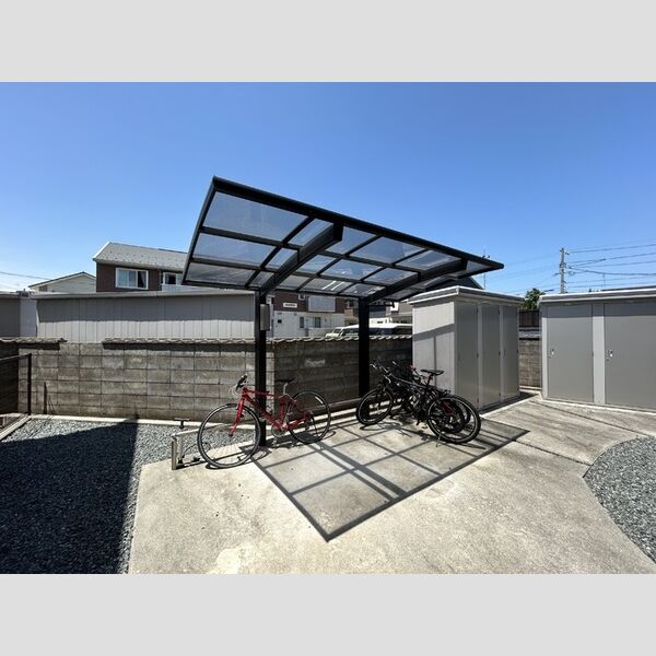 現地周辺 (駐輪場)