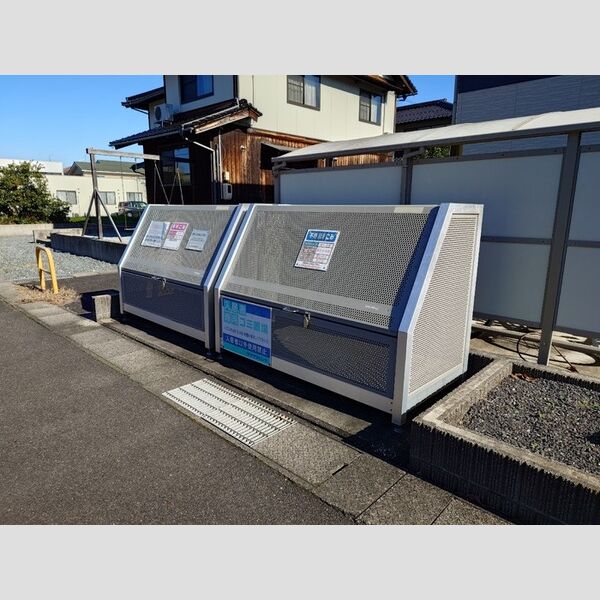 現地周辺 (ごみ置き場)