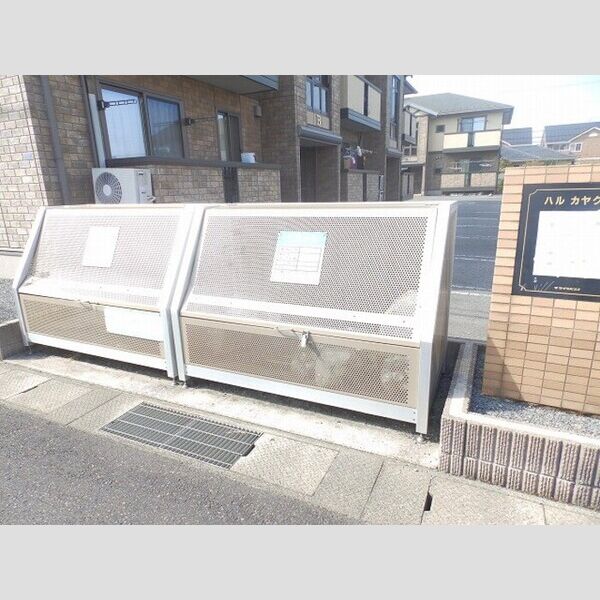 現地周辺 (ゴミ置き場)