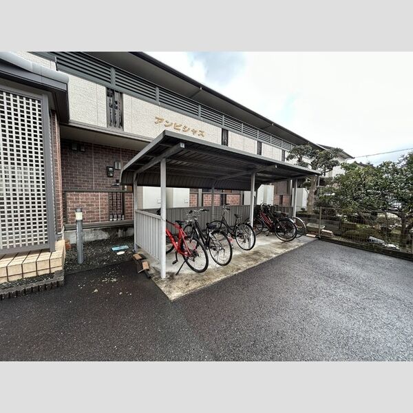 現地周辺 (駐輪場)