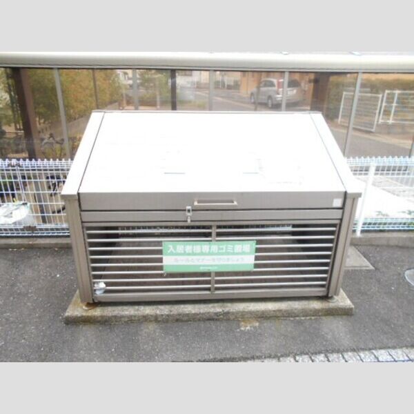 現地周辺 (ごみ置き場)