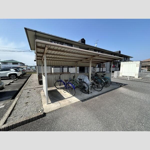 現地周辺 (駐輪場)