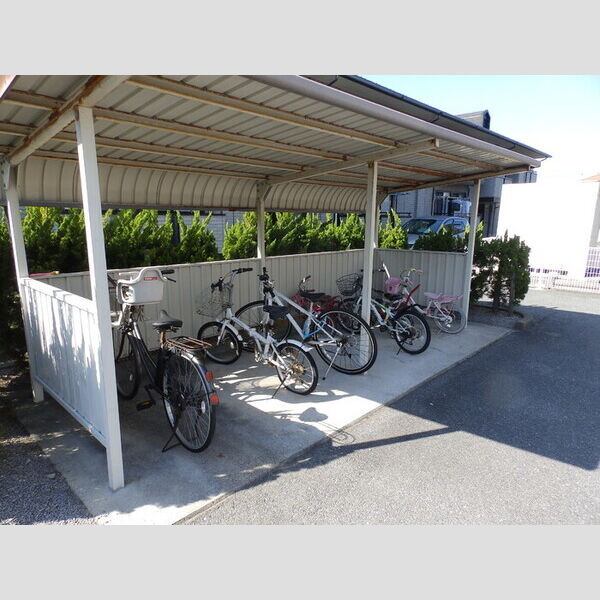 現地周辺 (駐輪場)