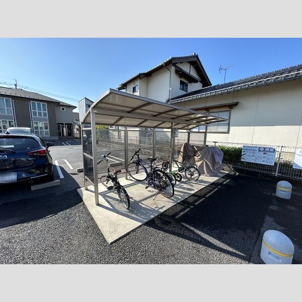 現地周辺 (駐輪場)