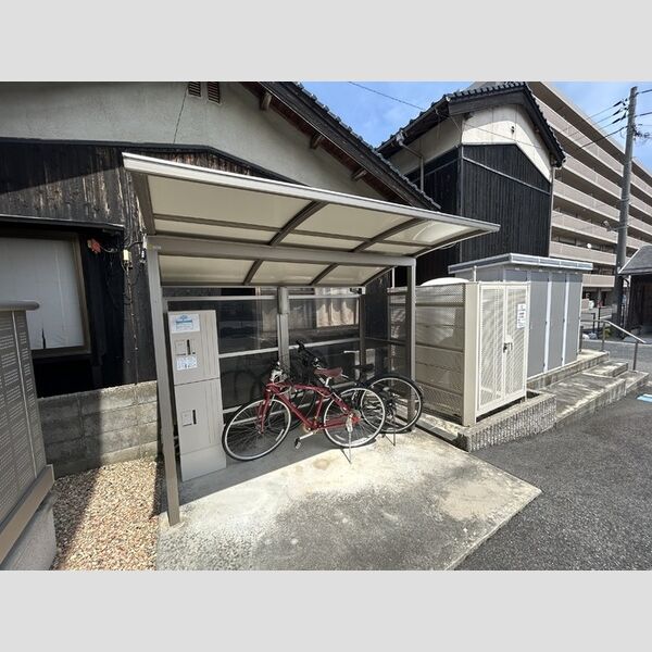 現地周辺 (駐輪場・宅配ボックス付)