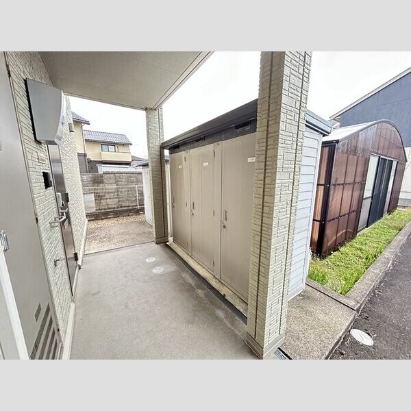 現地周辺 (物置)