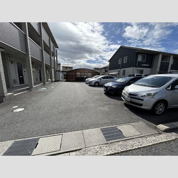 駐車場 (西側駐車場)