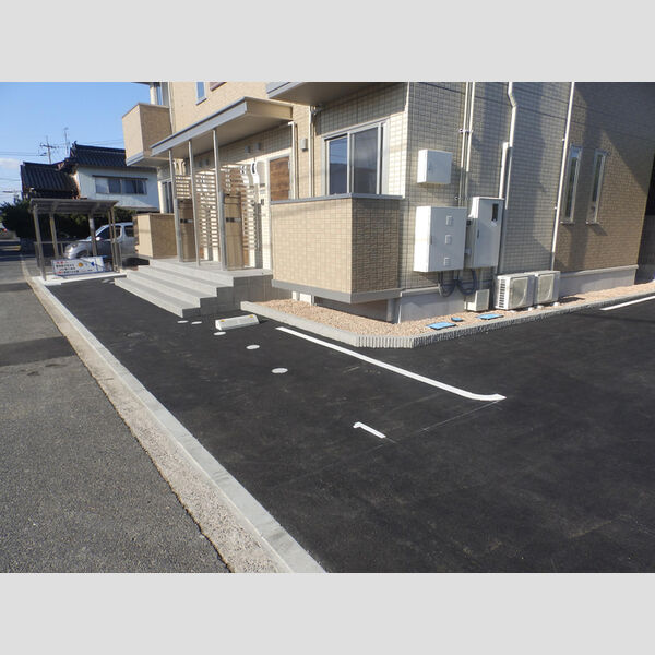 エントランス (建物前)