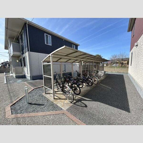 現地周辺 (駐輪場)