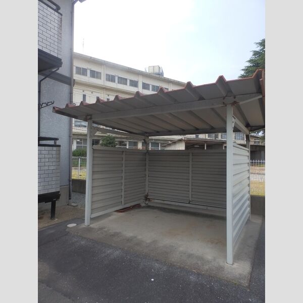 現地周辺 (駐輪場)