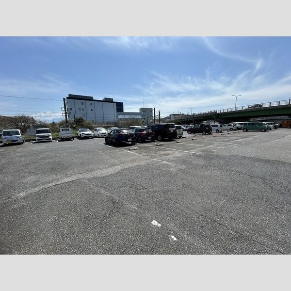 駐車場 (建物東側駐車場)