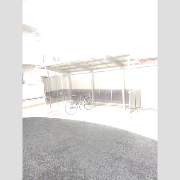 現地周辺 (駐輪場)